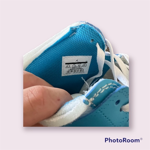 Off-White UNC Jordan 1 - Picture 5 of 7